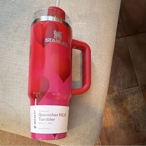 Stanley Quencher H2.0 Tumbler 30 oz Pink Heart Pattern Insulated With Straw